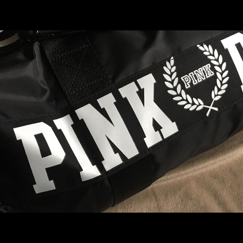 🆕VICTORIA’S SECRET Gym/Duffle Bag - Picture 3 of 3
